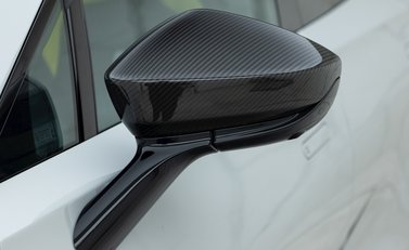 Aston Martin DBX 707 27