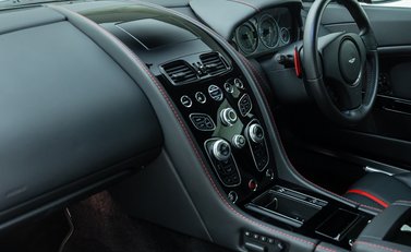 Aston Martin V12 Vantage s 17