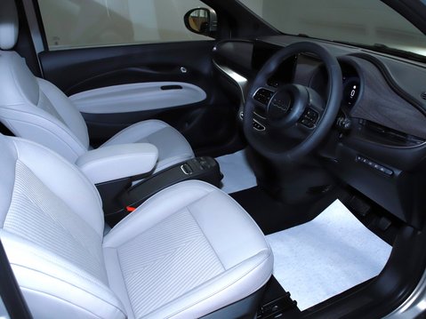 Fiat 500 87kW Giorgio Armani 42kWh 3dr Auto 17