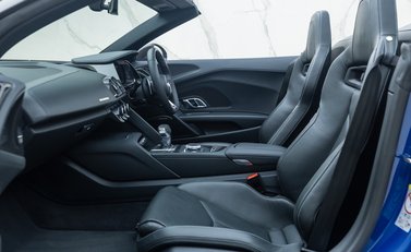 Audi R8 V10 PERFORMANCE CARBON BLACK SPYDER 20