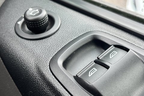 Ford Transit Custom 320 L1 Trend 130 ps Panel Van - Air Con / Twin Side Loading Doors 39