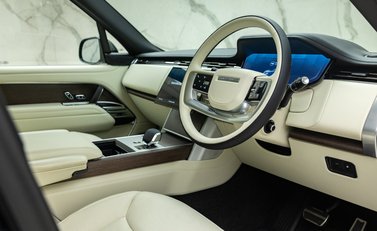Land Rover Range Rover P550e AUTOBIOGRAPHY 13