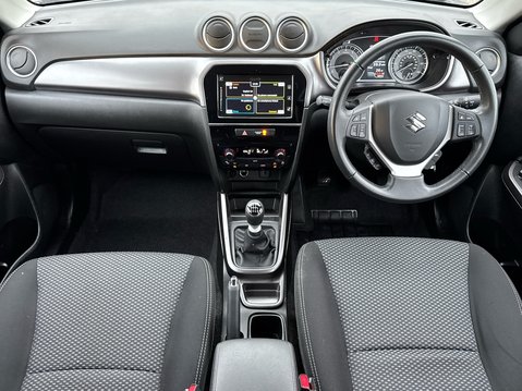 Suzuki Vitara SZ-T BOOSTERJET MHEV 10