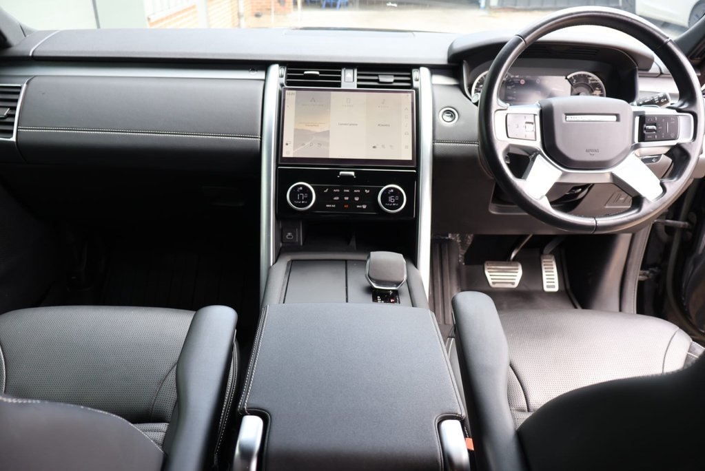 Land Rover Discovery 2023 R-DYNAMIC SE MHEV rear seat conversion deployable side steps  26