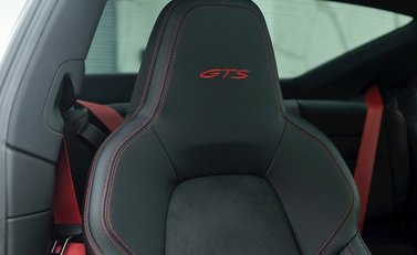 Porsche 911 (992) Carrera 4 GTS 11