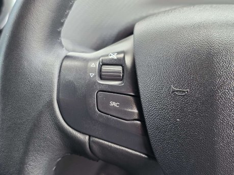 Peugeot 2008 1.2 PureTech Signature SUV 5dr Petrol EAT Euro 6 (s/s) (130 ps) 28