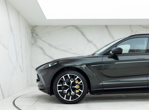 Aston Martin DBX 24