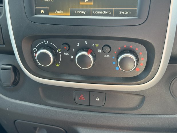 Renault Trafic AUTO SWB (SOLD MT) L1H1 Low Roof Sport SL29 Air Con Alloys E 32
