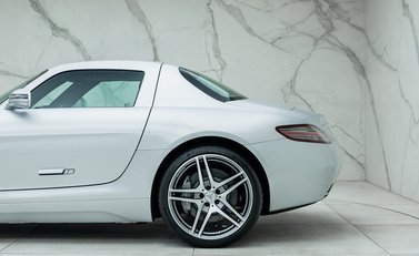 Mercedes-Benz SLS AMG 34