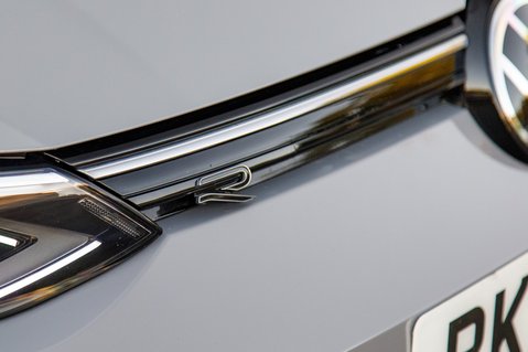 Volkswagen Golf R-LINE TSI 6