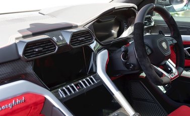 Lamborghini Urus 17