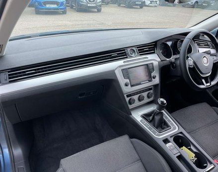 Volkswagen Passat 2.0 Passat SE Business TDI BlueMotion Technology 4dr 28