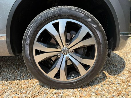 Volkswagen Touareg 3.0 TDI V6 BlueMotion Tech R-Line Tiptronic 4WD Euro 6 (s/s) 5dr 15