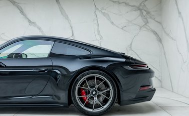 Porsche 911 GT3 TOURING (992) 36