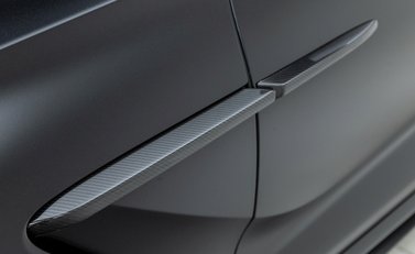 Aston Martin DBX 707 26