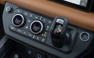 Land Rover Defender 110 X P400 23