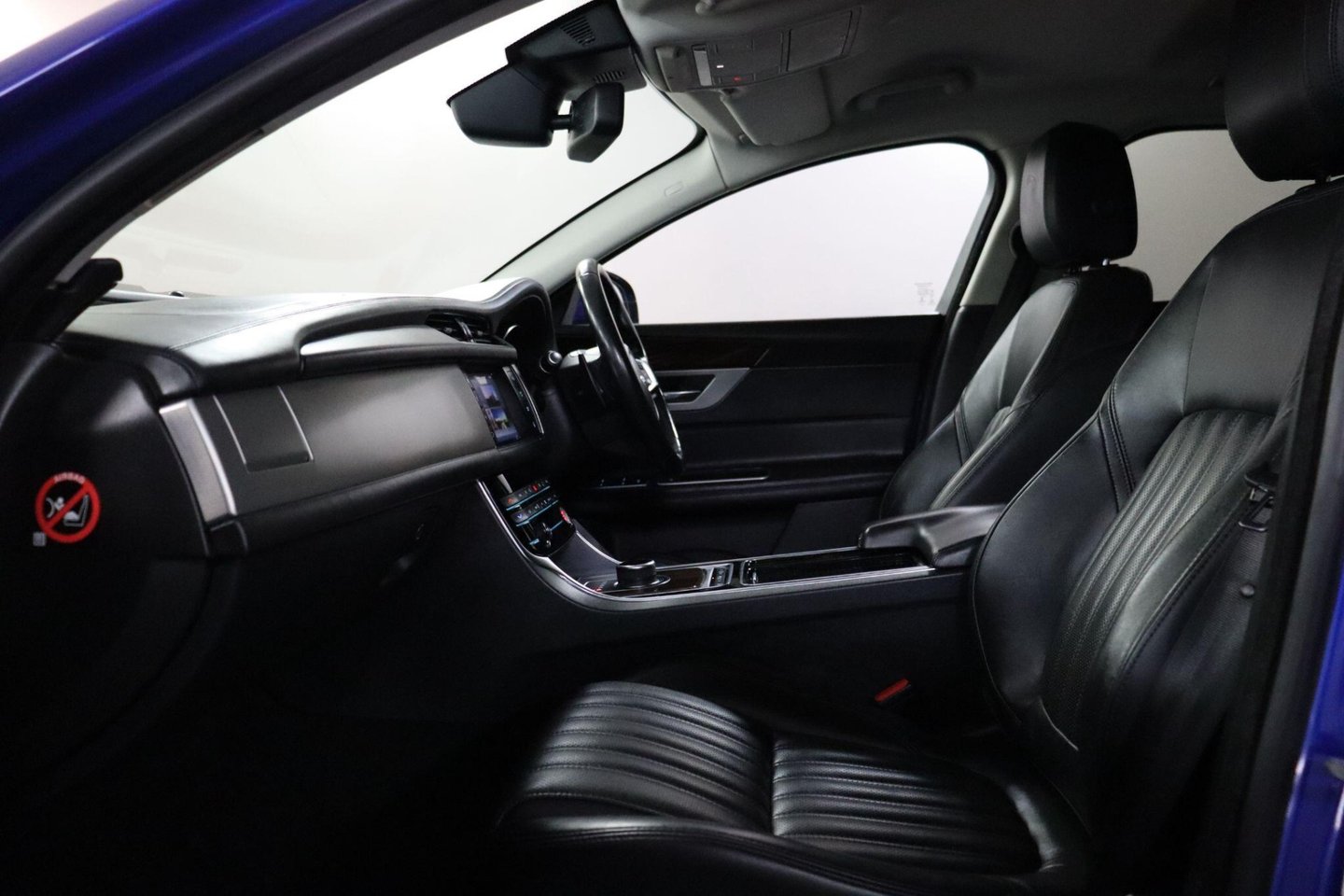 2018 Jaguar XF — image 42