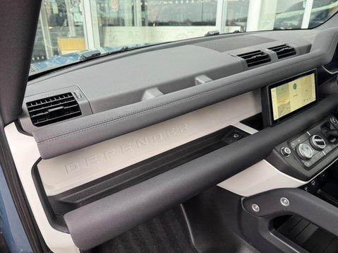 Land Rover Defender SE MHEV 34