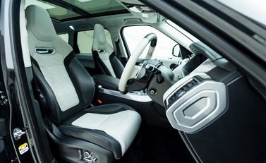 Land Rover Range Rover Sport 5.0 SVR 10