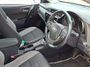 Toyota Auris 1.8 VVT-h Business Edition Touring Sports CVT Euro 6 (s/s) 5dr (Safety Sens