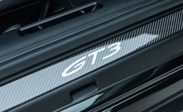 Porsche 911 GT3 Touring (992) 26