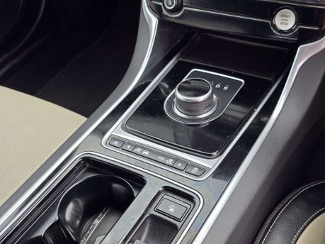 Jaguar XF 2.0d R-Sport Saloon 4dr Diesel Auto Euro 6 (s/s) (180 ps) 51