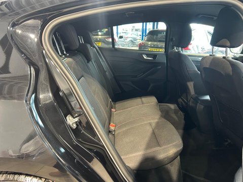 Ford Focus 1.0T EcoBoost ST-Line Style Euro 6 (s/s) 5dr 17