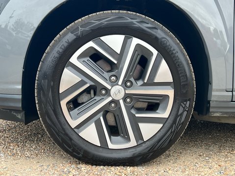 Hyundai KONA PREMIUM 4