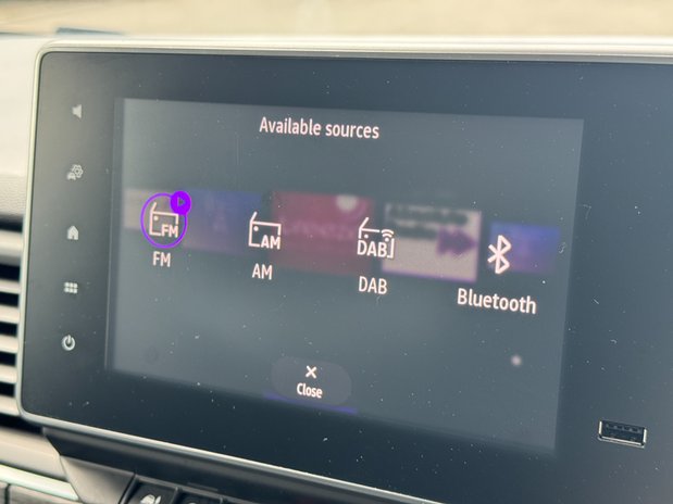 Renault Trafic LWB L2H1 Low Roof LL30 Extra Air Con Alloys Nav Sensors 34