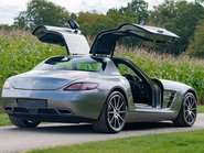 Mercedes-Benz SLS AMG 33
