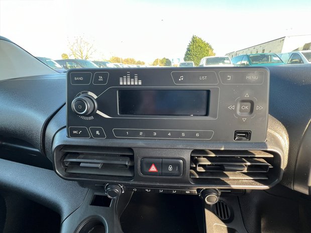 Vauxhall Combo SWB L1H1 Low Roof 2000 Dynamic Air Con EURO 6 NO VAT 29