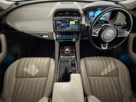 Jaguar F-Pace PORTFOLIO AWD 12