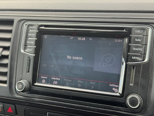 Volkswagen Transporter AUTO SWB [SOLD KH] L1H1 SPORTlINE T32 Air Con Nav Sensors EURO 6 NO VAT DSG 26