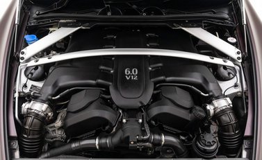 Aston Martin Vantage S V12 33