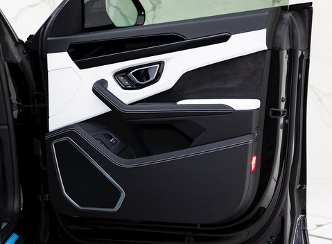 Lamborghini Urus 21
