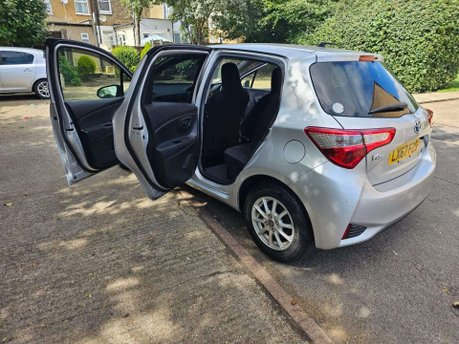 Toyota Yaris 1.5 VVT-h Icon Tech E-CVT Euro 6 (s/s) 5dr 27