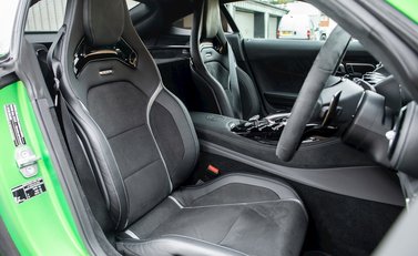 Mercedes-Benz AMG GT R 12