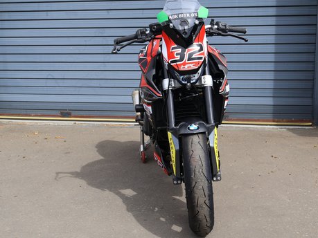 BMW F900 