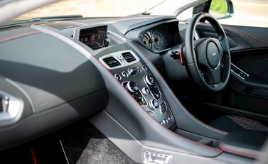 Aston Martin Vanquish 16