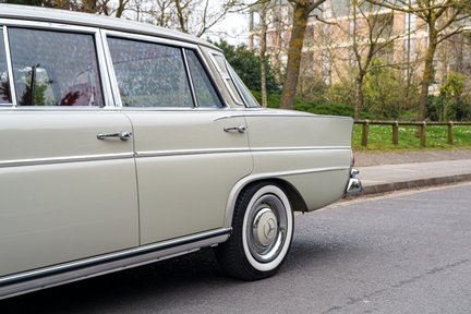 Mercedes-Benz S Class 300SE Fintail W112 "Königsflosse" 11