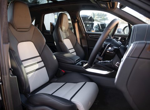 Porsche Cayenne Turbo 12