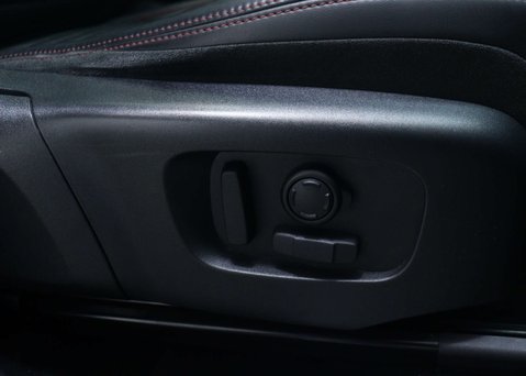 Land Rover Discovery Sport 2.0 Discovery Sport R-Dynamic HSE D Auto 4WD 5dr 42