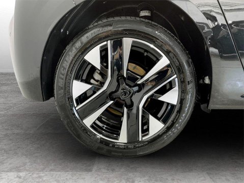Peugeot 208 1.2 PureTech Allure Hatchback 5dr Petrol Manual Euro 6 (s/s) (100 ps) Air C 10