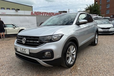 Volkswagen T-Cross 1.0 SE TSI.. 6 MAIN DEALER SERVICES..APPLE CARPLAY & ANDROID AUTO..STUNNING 4