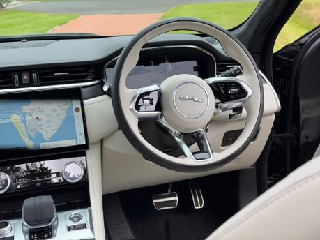Jaguar F-Pace R-DYNAMIC HSE BLACK 90TH ANNIVERSARY EDITION 6