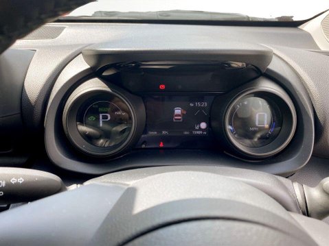 Toyota Yaris Cross 1.5 VVT-h Icon SUV 5dr Petrol Hybrid E-CVT Euro 6 (s/s) (116 ps) 14
