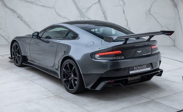 Aston Martin Vantage GT8 12