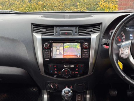 Nissan Navara 2.3 Navara Tekna dCi 4WD 5dr 21