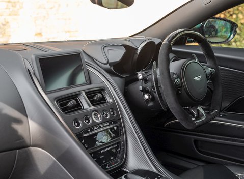 Aston Martin DBS Superleggera 16