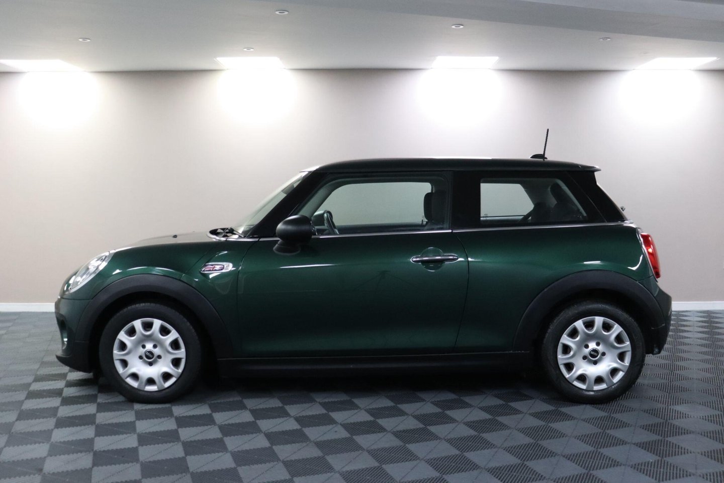 2018 MINI Hatch — image 14